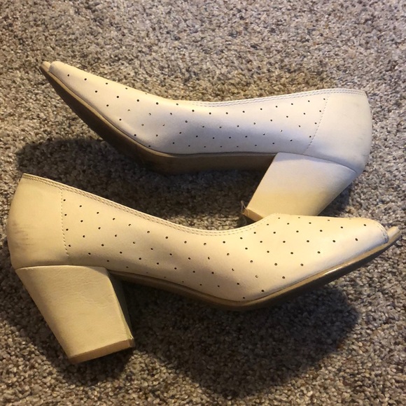 Modcloth B.A.I.T. Halina Shoe in Cream size 10! - Picture 6 of 7